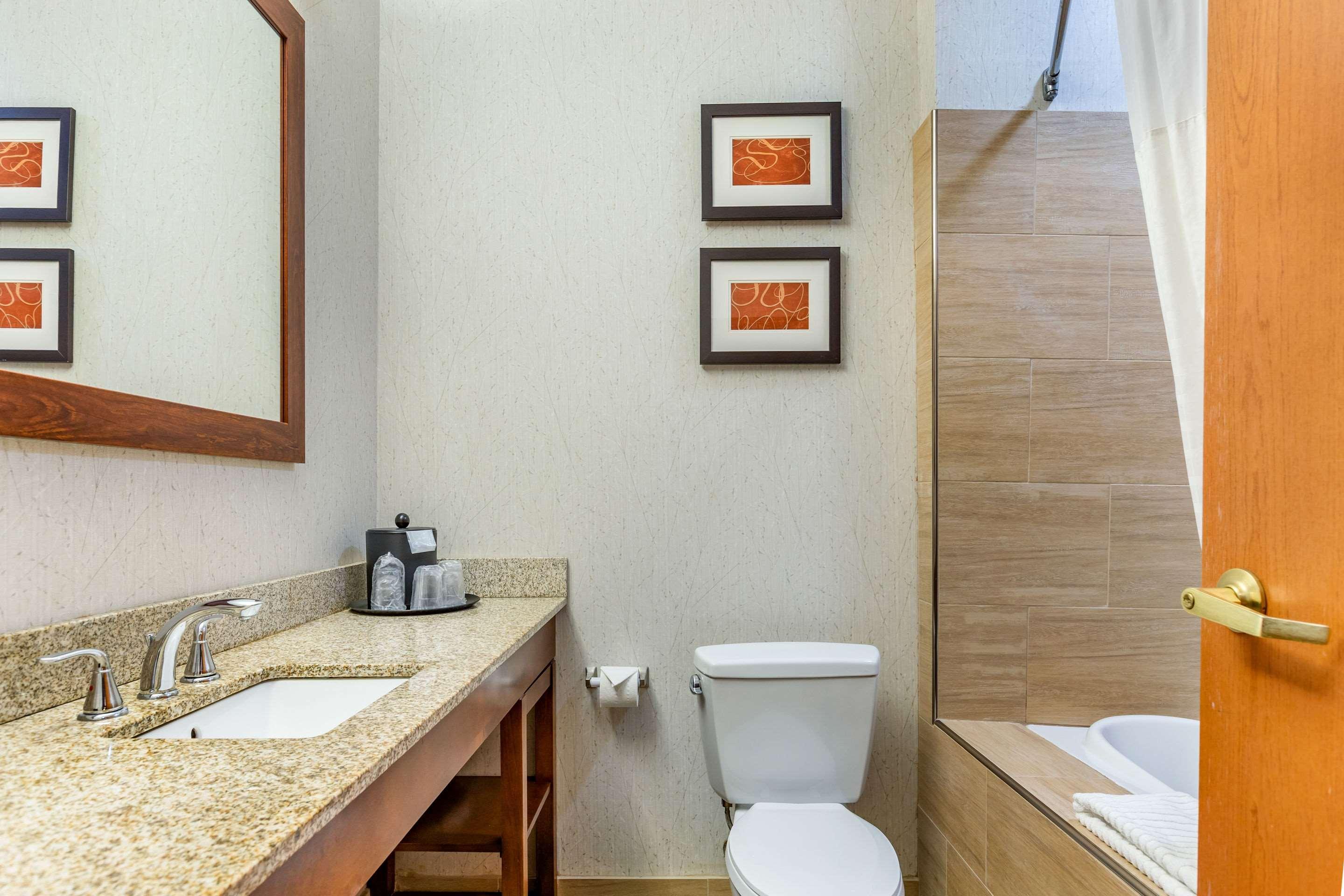 Comfort Suites Southgate-Detroit Extérieur photo